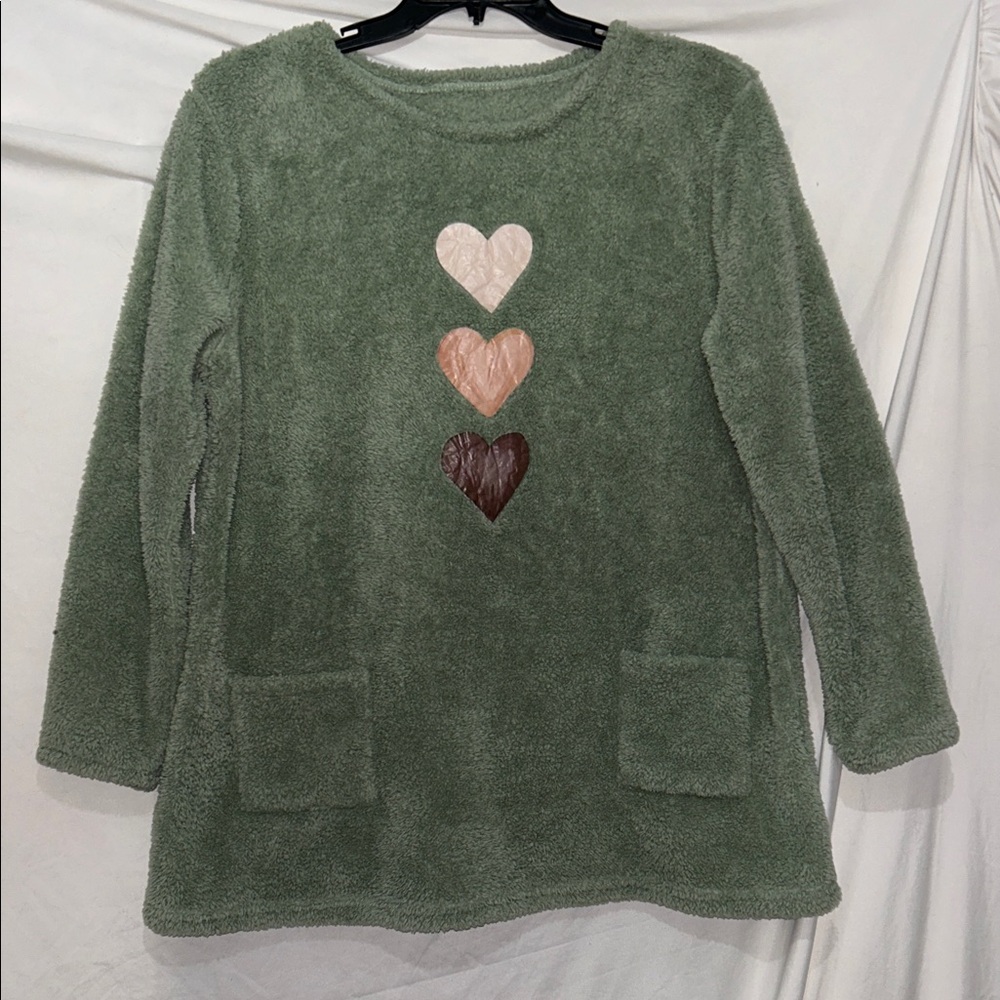 Source Unknown Green Crew Neck Sweater with Heart Design